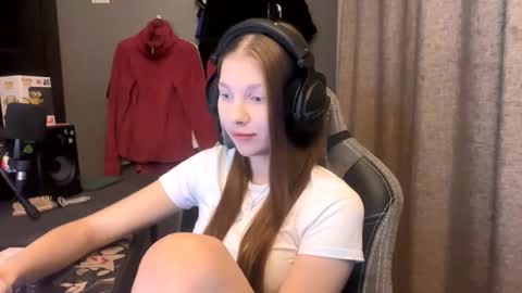 Snapshot of brandamatteson chatting on 3, 11, 2025 Alice online show from 3, 11, 2025