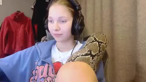 Snapshot of brandamatteson chatting on 4, 11, 2025 Alice online show from 4, 11, 2025