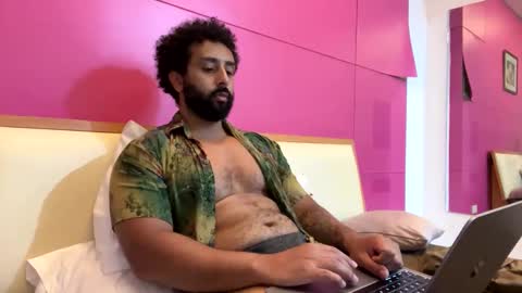 Daddy online show from 5, 3, 2025