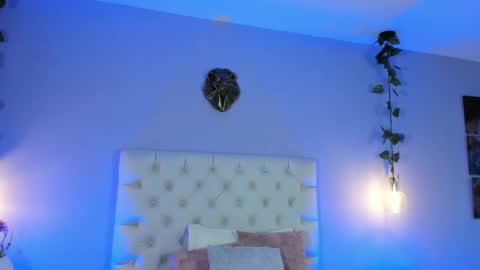   online show from 12, 2, 2025