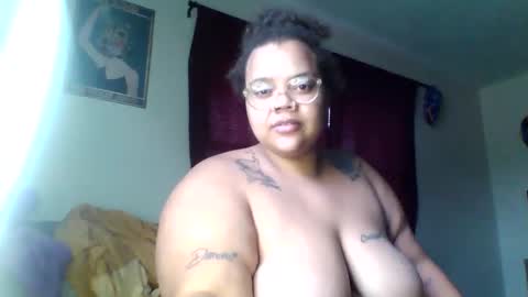 Snapshot of brattybee200 chatting on 26, 10, 2025 brattybee200 online show from 26, 10, 2025