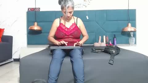 BRENDA VELASQUEZ online show from 2, 2, 2025