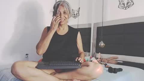 BRENDA VELASQUEZ online show from 14, 9, 2025