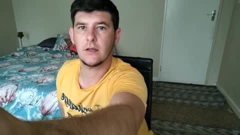 Snapshot of brendansexyboy098754 chatting on 4, 1, 2025 ask me lol online show from 4, 1, 2025