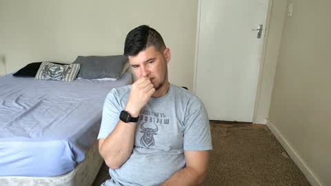 Snapshot of brendansexyboy098754 chatting on 10, 1, 2025 ask me lol online show from 10, 1, 2025