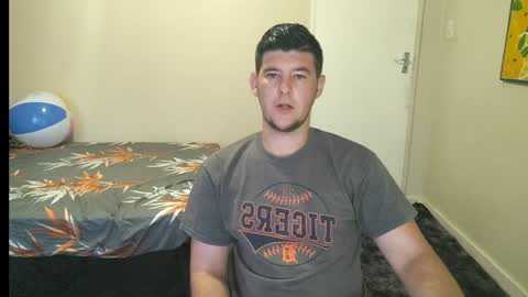 Snapshot of brendansexyboy098754 chatting on 27, 1, 2025 ask me lol online show from 27, 1, 2025