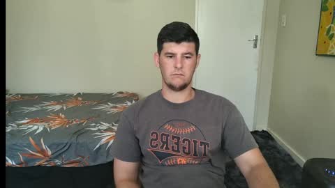 Snapshot of brendansexyboy098754 chatting on 27, 1, 2025 ask me lol online show from 27, 1, 2025