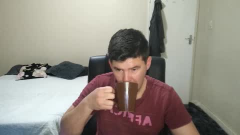 Snapshot of brendansexyboy098754 chatting on 29, 9, 2025 ask me lol online show from 29, 9, 2025