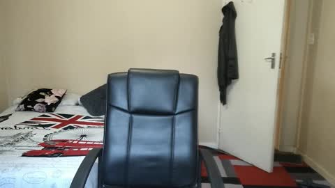 Snapshot of brendansexyboy098754 chatting on 14, 10, 2025 ask me lol online show from 14, 10, 2025