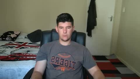 Snapshot of brendansexyboy098754 chatting on 17, 10, 2025 ask me lol online show from 17, 10, 2025