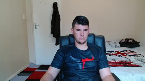 Snapshot of brendansexyboy098754 chatting on 26, 10, 2025 ask me lol online show from 26, 10, 2025