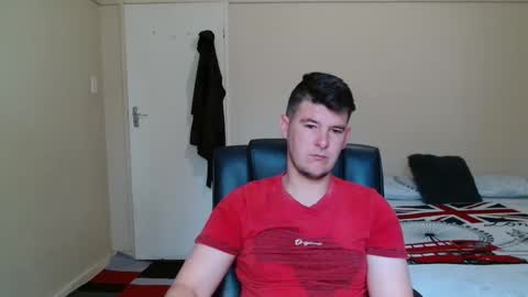 Snapshot of brendansexyboy098754 chatting on 27, 10, 2025 ask me lol online show from 27, 10, 2025