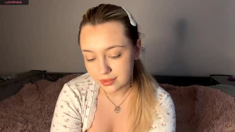 Mia   online show from 12, 4, 2026