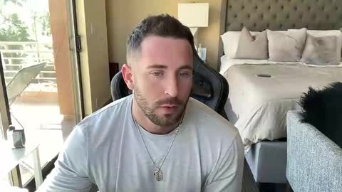 Snapshot of brettmycles chatting on 30, 10, 2025 Brett Mycles online show from 30, 10, 2025