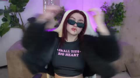Snapshot of bright_diamonds_054 chatting on 9, 3, 2025 Diamonds Girls online show from 9, 3, 2025