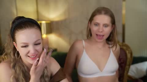 Snapshot of bright_diamonds_054 chatting on 18, 9, 2025 Diamonds Girls online show from 18, 9, 2025