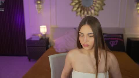 Snapshot of bright_diamonds_054 chatting on 2, 10, 2025 Diamonds Girls online show from 2, 10, 2025