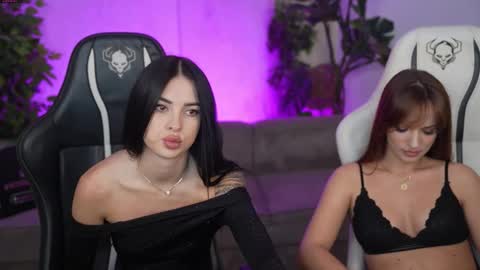 Snapshot of bright_diamonds_054 chatting on 9, 10, 2025 Diamonds Girls online show from 9, 10, 2025