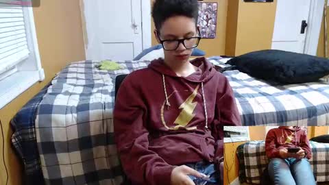 Snapshot of bright_pink_strawberry chatting on 4, 12, 2024 Strawberry online show from 4, 12, 2024