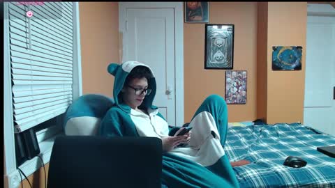 Snapshot of bright_pink_strawberry chatting on 9, 1, 2025 Strawberry online show from 9, 1, 2025