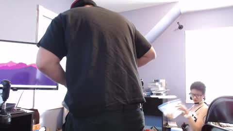 Snapshot of bright_pink_strawberry chatting on 19, 1, 2025 Strawberry online show from 19, 1, 2025