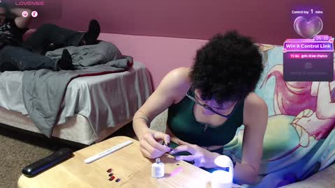 Snapshot of bright_pink_strawberry chatting on 20, 1, 2025 Strawberry online show from 20, 1, 2025