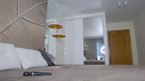 Amina Adelina online show from 21, 1, 2025