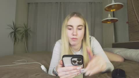 Amina Adelina online show from 13, 2, 2025