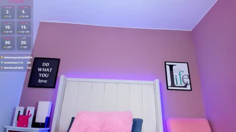 Snapshot of britanymooree chatting on 19, 9, 2025 Britany online show from 19, 9, 2025