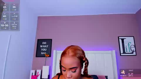 Snapshot of britanymooree chatting on 25, 9, 2025 Britany online show from 25, 9, 2025