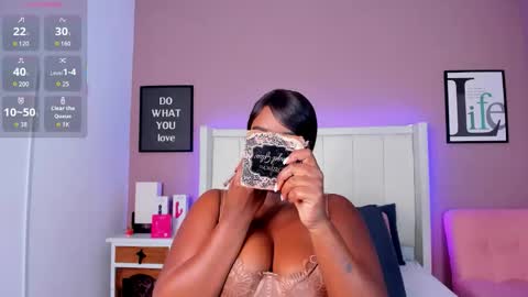 Snapshot of britanymooree chatting on 24, 10, 2025 Britany online show from 24, 10, 2025