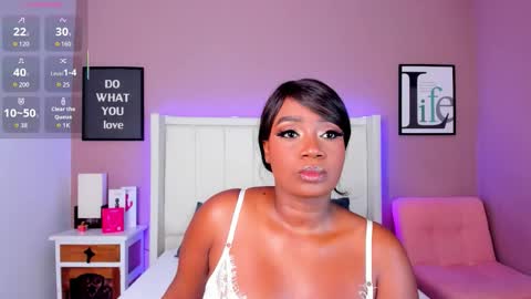 Snapshot of britanymooree chatting on 15, 11, 2025 Britany online show from 15, 11, 2025