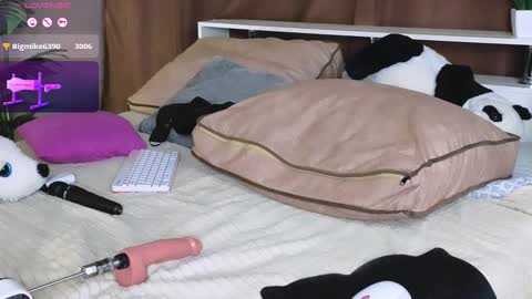 Snapshot of britney_lynch chatting on 27, 2, 2025 Britney online show from 27, 2, 2025