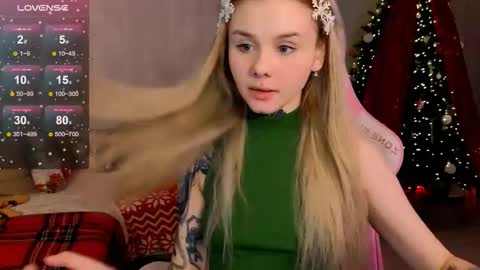 Snapshot of britney_lynch chatting on 21, 12, 2025 Britney online show from 21, 12, 2025