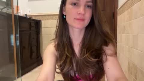 Snapshot of britneyyyxx chatting on 18, 12, 2025 britneyyyxx online show from 18, 12, 2025