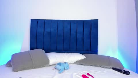 brittany 25 years old  happy as a worm  online show from 5, 12, 2025