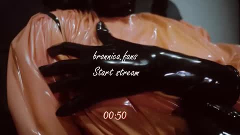 Snapshot of bronnica chatting on 3, 10, 2025 Anna online show from 3, 10, 2025