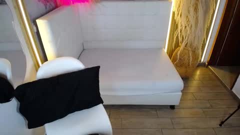 Bruja SCarlata online show from 17, 1, 2026