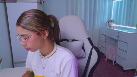 Snapshot of brunetteadams001 chatting on 3, 7, 2026 SARAH online show from 3, 7, 2026