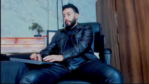 Andres Suarez online show from 2, 3, 2025