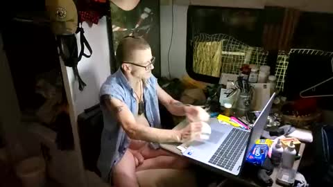 Steve... aka SkinnieDippin aka TimberTramp online show from 6, 4, 2026