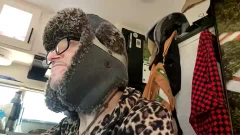 Steve... aka SkinnieDippin aka TimberTramp online show from 17, 4, 2026