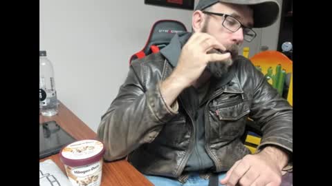 Snapshot of brutalmaster1983 chatting on 17, 1, 2025 BRUTALMASTER1983 online show from 17, 1, 2025