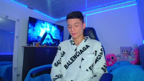 BRYAM INDEPENDENT MODEL online show from 24, 1, 2025