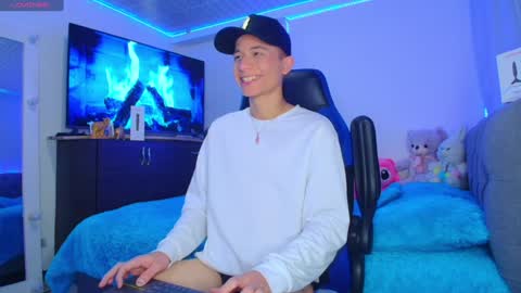 BRYAM INDEPENDENT MODEL online show from 25, 1, 2025