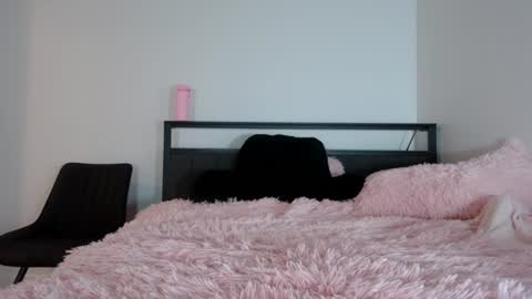 Snapshot of bubble_girl_lo chatting on 23, 6, 2026 Queen Lola XXX online show from 23, 6, 2026