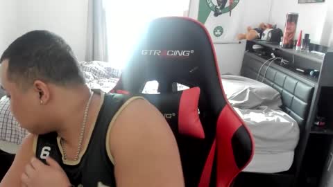 Snapshot of buffsexyman24 chatting on 20, 2, 2025 buffsexyman24 online show from 20, 2, 2025