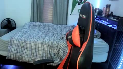 Snapshot of buffsexyman24 chatting on 25, 2, 2025 buffsexyman24 online show from 25, 2, 2025