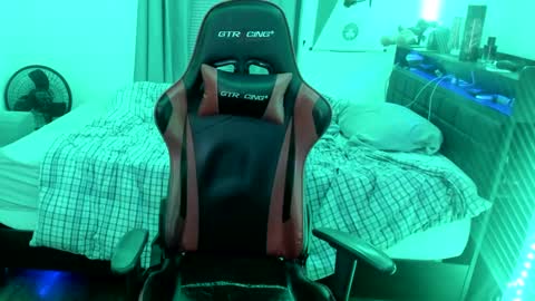 Snapshot of buffsexyman24 chatting on 26, 2, 2025 buffsexyman24 online show from 26, 2, 2025