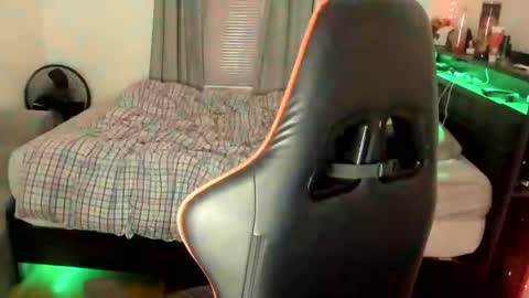 Snapshot of buffsexyman24 chatting on 2, 3, 2025 buffsexyman24 online show from 2, 3, 2025